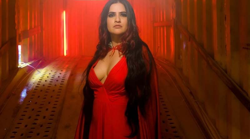 ‘নারীবাদীদেরই ক্লিভেজ দেখাতে হয় কেন?’, নেটিজেনের প্রশ্নের যোগ্য জবাব দিলেন সোনা মহাপাত্র