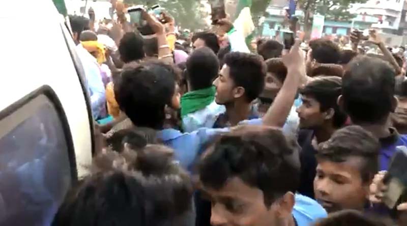 Bengali news: Crowds Around RJD leader Tejashwi Yadav's Chopper in BIhar, Security Red Flags | Sangbad Pratidin