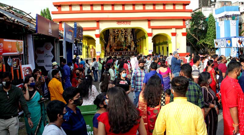 উৎসবের মধ্যে লাগামছাড়া সংক্রমণ, কলকাতায় একদিনে করোনা আক্রান্ত প্রায় ৯০০