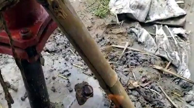 ২ মাস ধরে টিউবওয়েল থেকে বেরচ্ছে গ্যাস, তাতেই চলছে রান্না! হতবাক পূর্ব মেদিনীপুরবাসী