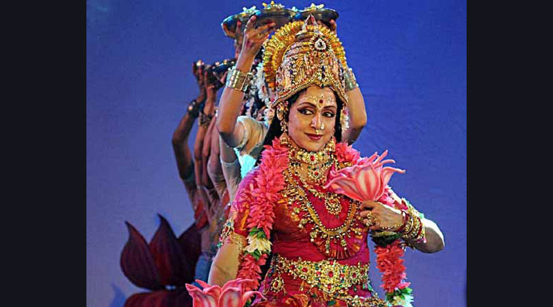 Bangla news of Hema Malini records 2 songs for Durga Puja 2020, wants Lata Mangeshkar’s approval | Sangbad Pratidin