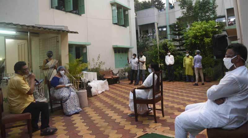 Bengali Durga Puja news: CM Mamata Bannejee visited Nabanir old age home at Chetla | Sangbad Pratidin