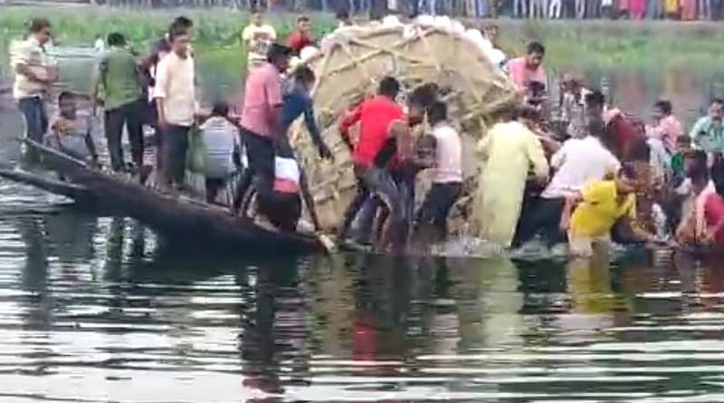 দেবীপ্রতিমার সঙ্গেই ডুমনি নদীতে ৫ যুবকের ‘বিসর্জন’, শ্মশানের নিস্তব্ধতা বেলডাঙায়