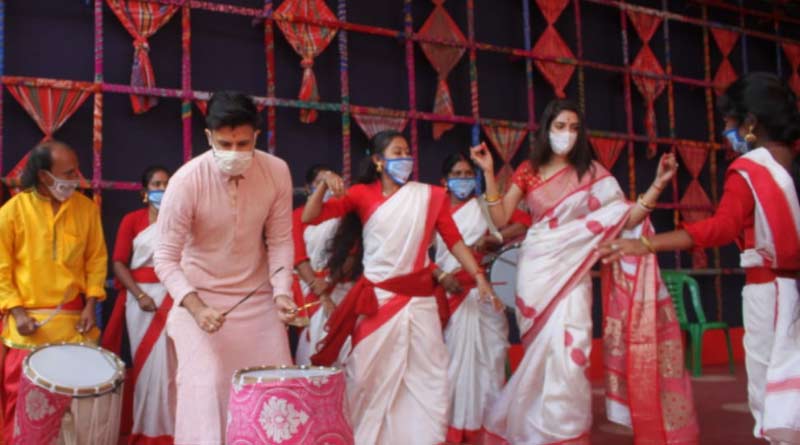 Bangla news of Durga Puja 2020: Nusrat Jahan dances as well as plays the 'dhak’ at Suruchi Sangha in Kolkata | Sangbad Pratidin