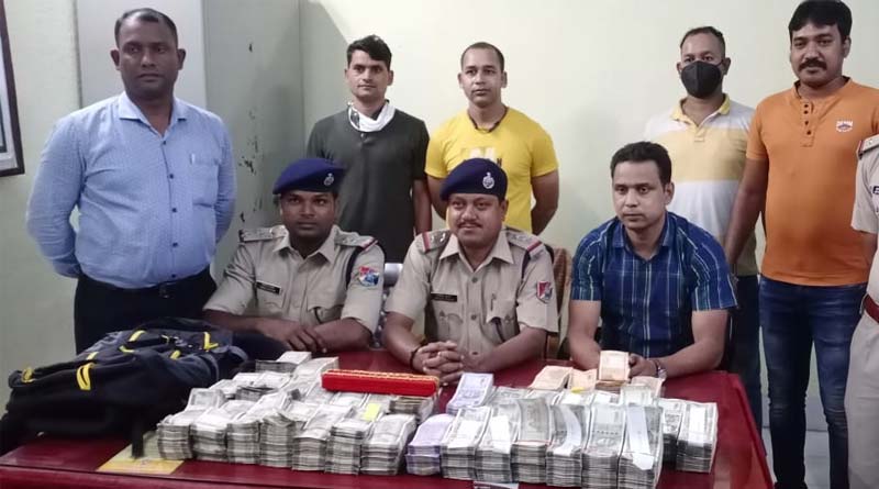লোকাল ট্রেন চলাচল নিয়ে অনিশ্চয়তা অব্যাহত, ফাঁকা স্টেশনে ‘হাওলার টাকা’ পাচার