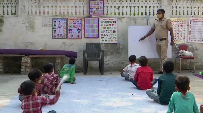 Delhi Cop Turns Teacher for Underprivileged Children Who Cannot Afford Online Classes | Sangbad Pratidin‌‌