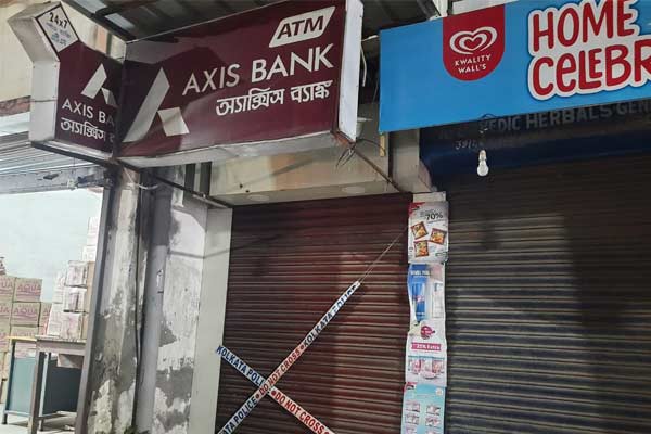 13 lakh rupees was looted from ATM by goons 