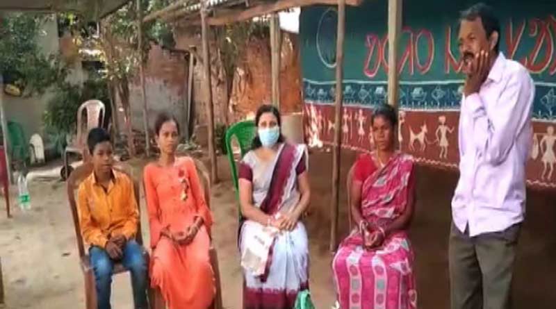 অমিত শাহ দিল্লি ফিরতেই বিভীষণ হাঁসদার বাড়িতে বাঁকুড়ার তৃণমূল নেত্রী, তুঙ্গে জল্পনা
