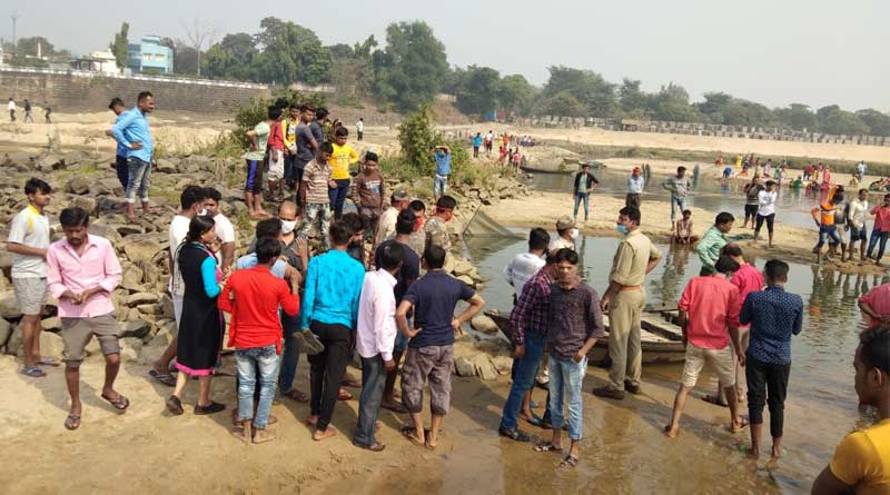 The teenager drowned while bathing in the river Chhatpujo | Sangbad Pratidin