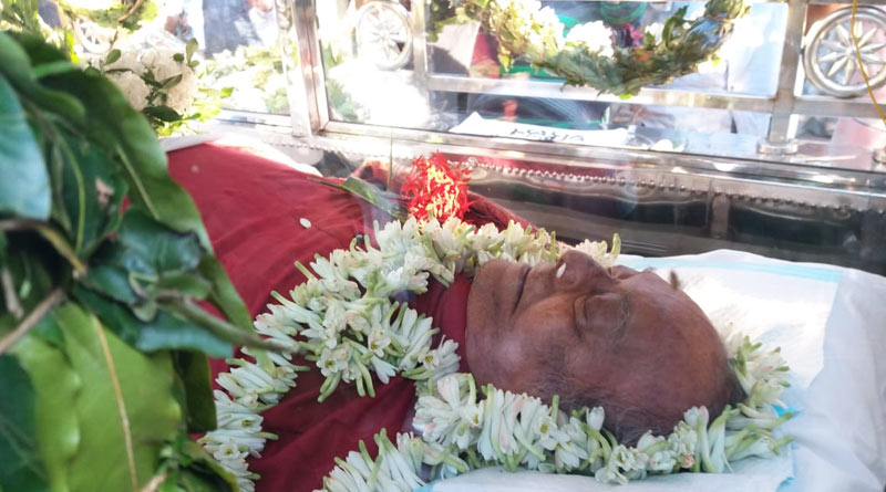 নিজের সৃষ্টির মধ্যেই অমর হয়ে থাকবেন সৌমিত্র চট্টোপাধ্যায়, দেখুন কীভাবে শ্রদ্ধা জানাল কলকাতা