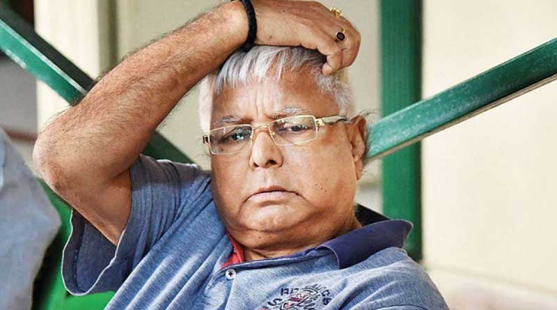 Lalu Prasad switches off TV after seeing NDA's lead, goes out to soak up the sun | Sangbad Pratidin
