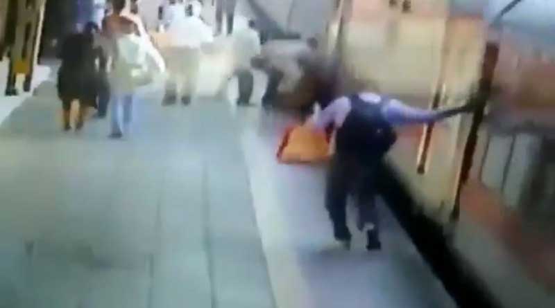 RPF constable saves woman from falling under moving train in Maharashtra | Sangbad Pratidin