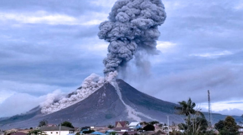 Volcano in eastern Indonesia erupts, thousands evacuated। Sangbad Pratidin