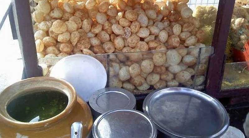 Kolhapur vendor caught mixing toilet water in 'pani puri', people ransack cart | Sangbad Pratidin
