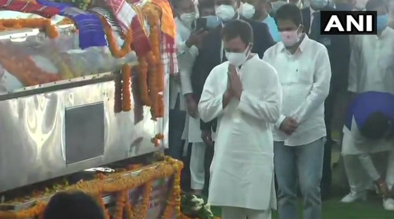 Congress leader Rahul Gandhi pays tribute to Tarun Gogoi | Sangbad Pratidin