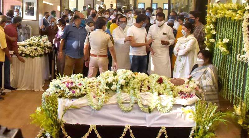 গান স্যালুটে বিদায়, পূর্ণ মর্যাদায় সম্পন্ন সৌমিত্র চট্টোপাধ্যায়ের শেষকৃত্য