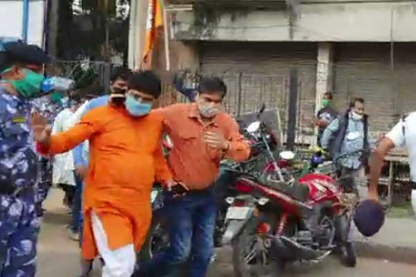 BJP workers beaten up by police in Taratala 