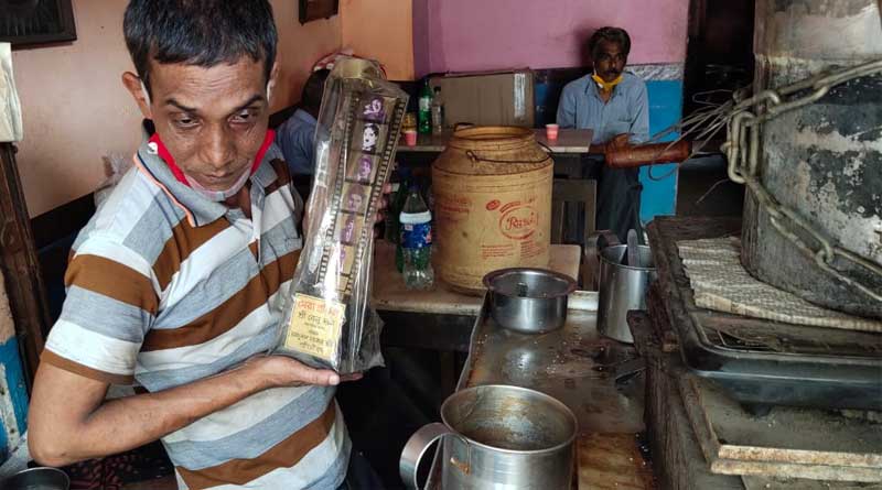 লকডাউনে অভুক্ত কলকাতার ‘চার্লি’, চা বেচে পেট চলছে বহুরূপী শিল্পীর