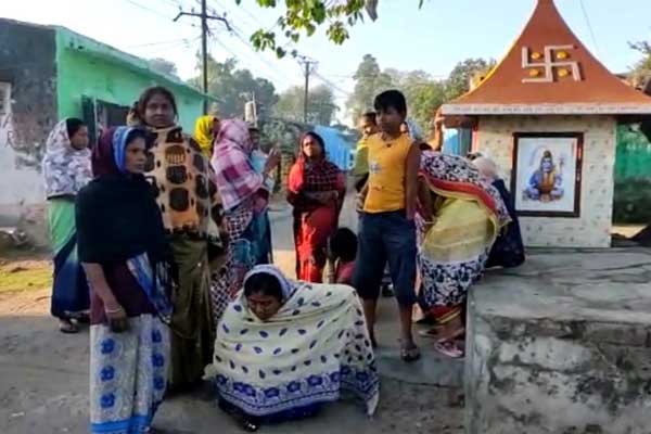 A TMC leader shot dead in andal