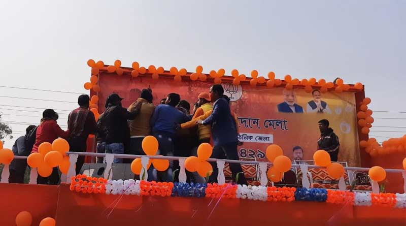 অর্জুন সিংয়ের সামনেই বিজেপির যোগদান মঞ্চে হাতাহাতি-ভাঙচুর, উত্তপ্ত দুর্গাপুর