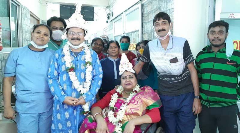 করোনার বিরুদ্ধে কঠিন লড়াইয়ে জয়ী স্ত্রী, আনন্দে নার্সিংহোমেই দ্বিতীয়বার বিয়ে সারলেন ব্যক্তি