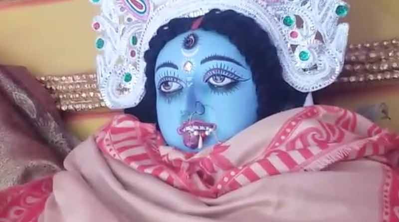 Godess Kali 'sheds tear', people throng Baharampore temple | Sangbad Pratidin