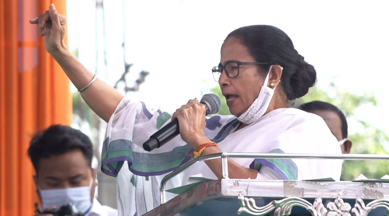 ‘জোয়ারে আসে, ভাটায় চলে যায়, কিছু যায় আসে না’, নাম না করে শুভেন্দুকে তোপ মমতার