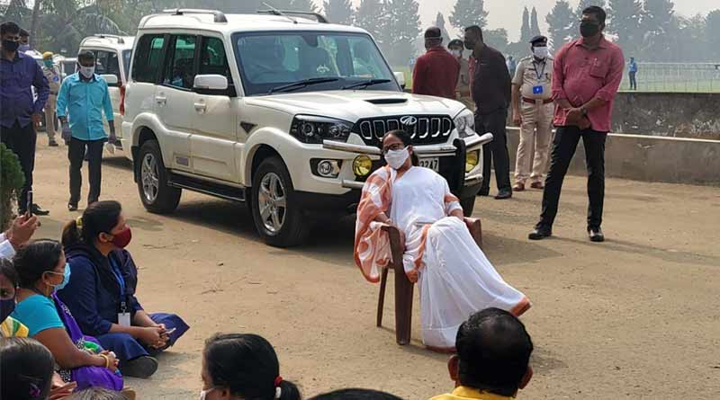 দুর্গাপুরে আচমকা কাউন্সিলরদের সঙ্গে বৈঠক, গোষ্ঠীদ্বন্দ্ব ভুলে একযোগে কাজের বার্তা মমতার