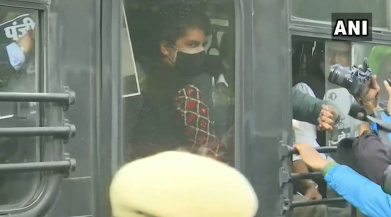 Priyanaka Gandhi taken into custody by Delhi police | Sangbad Pratidin