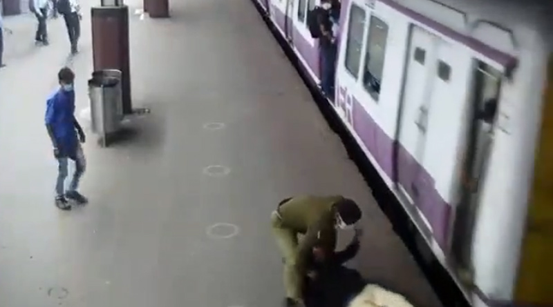 Bangla news: RPF constable saves man's life at 4 no platform in Howrah station । Sangbad Pratidin