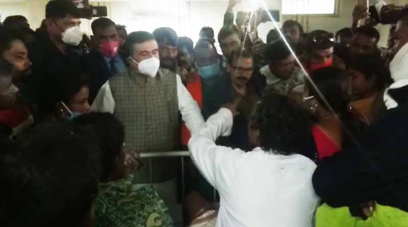 ‘আমায় মারতে পারে না বলে ওঁদের মারে’, আহত বিজেপি কর্মী‍দের দেখতে গিয়ে তোপ শুভেন্দুর