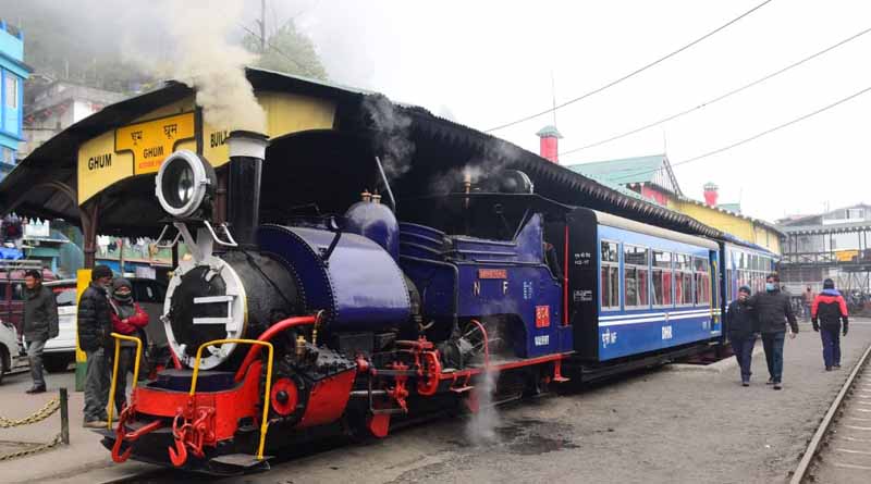 Tourists can ride Darjeeling toy trains also at night | Sangbad Pratidin