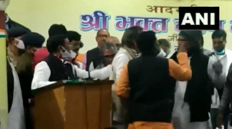 টাকার বিনিময়ে টিকিট বিক্রির অভিযোগ, বিহারের কংগ্রেস অফিসে ধুন্ধুমার, চেয়ার ছোঁড়াছুঁড়ি