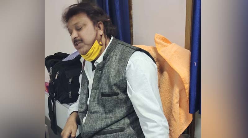 জেলা পরিষদে তোয়ালের রং বদল! দল বদলের ইঙ্গিত নাকি? কী বলছেন সভাধিপতি?