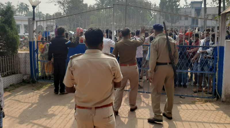 দুর্গাপুরে কিশোরীকে ‘ধর্ষণ করে খুন’, অভিযুক্তকে গ্রেপ্তারের দাবিতে থানা ঘেরাও স্থানীয়দের