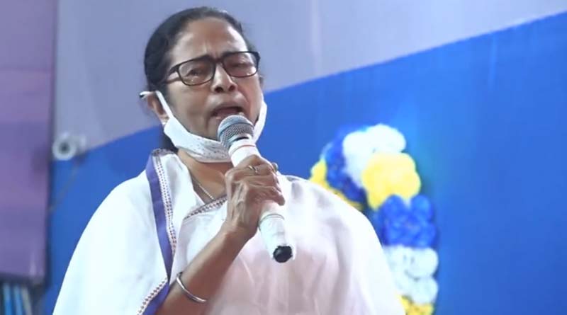 TMC leader Mamata Banerjee talks with protesters after her public address | Sangbad Pratidin