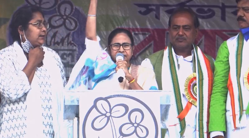 ‘আমি বেঁচে থাকতে বাংলাকে বিক্রি করতে দেব না’, ফের বিজেপিকে তোপ মমতার