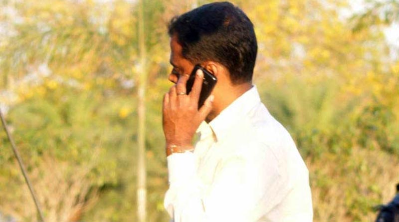 অনলাইন পরিষেবা চালুর দাবিতে ব্যাংকের হেল্পলাইনে ফোন, নিমেষে সাফ অ্যাকাউন্ট