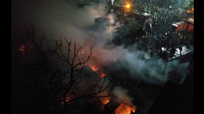 বাগবাজারের বস্‌তিতে ভয়াবহ অগ্নিকাণ্ড, ফাটছে একের পর এক সিলিন্ডার