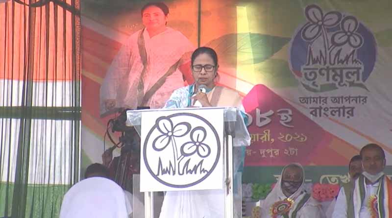 নন্দীগ্রামে মমতার সভায় ‘শহিদ’ পরিবারের সদস্যরা, নিখোঁজদের পরিবারকে ৪ লক্ষ টাকা করে অনুদান