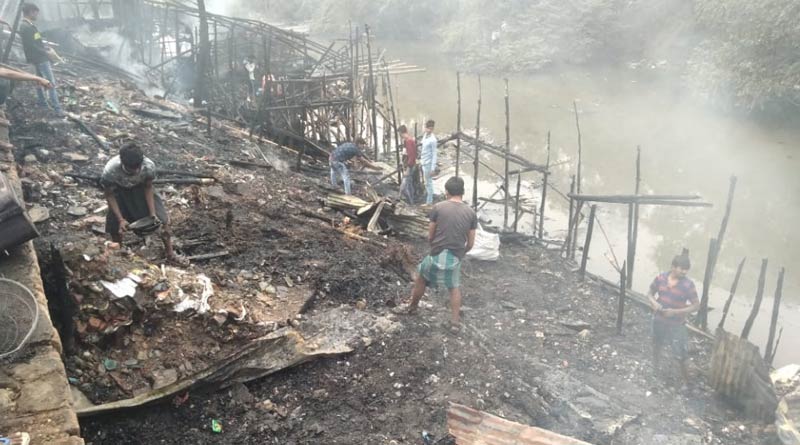 শহরে ফের অগ্নিকাণ্ড, নারকেলডাঙায় বিধ্বংসী আগুনে ভস্মীভূত বহু ঝুপড়ি