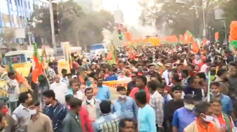 দিলীপ-শুভেন্দুর বিজেপির মিছিল লক্ষ্য করে ইট বৃষ্টি, রণক্ষেত্র টালিগঞ্জ ফাঁড়ি এলাকা
