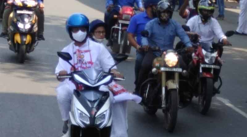 CM Mamata Banerjee rides electric scooter to protest fuel price rise | Sangbad Pratidin