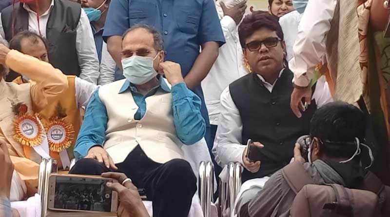 ভোটের আগে ‘ঘর ওয়াপসি’, তৃণমূল ছেড়ে অধীরের হাত ধরে কংগ্রেসে মোশারফ হোসেন