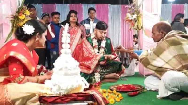 পুরুষ নয়, রায়গঞ্জে বিয়ে দিয়ে নজির গড়লেন মহিলা পুরোহিত