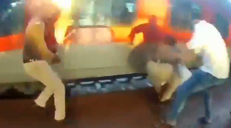 RPF woman cop saves passenger from falling under moving train in Visakhapatnam | Sangbad Pratidin