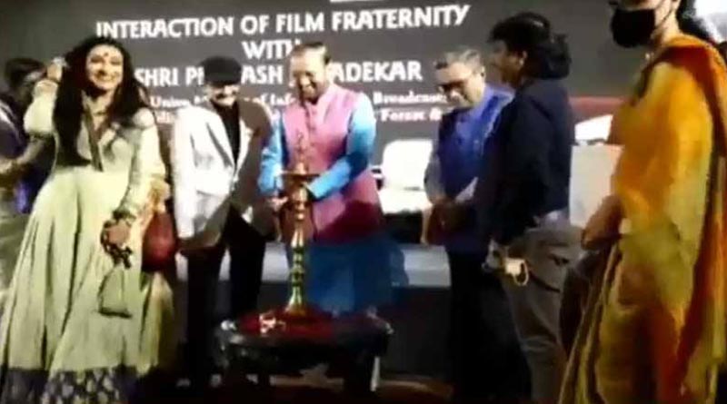 কেন্দ্রীয় মন্ত্রীর ডাকা বৈঠকে ঋতুপর্ণা, আবীর, পাওলি-সহ বহু টলি তারকা, শুরু জল্পনা