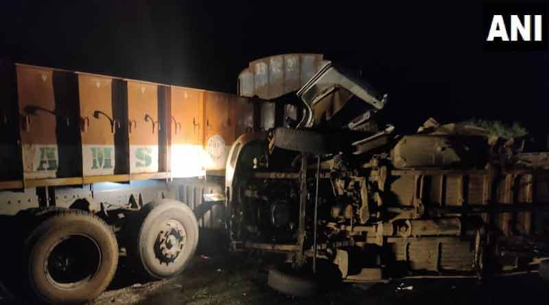 14 people died, 4 injured in truck-min van collision in Andhra Pradesh | Sangbad Pratidin