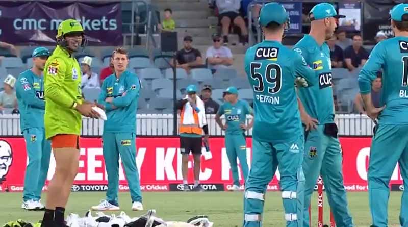 Usman Khawaja 'Undresses' During BBL Game to Change Abdomen Guard, Leaves Fans in Disbelief | Sangbad Pratidin