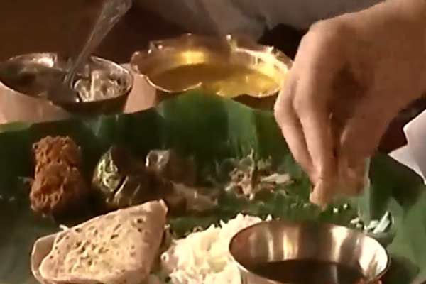 Home Minister Amit Shah had lunch in a refugee family in Narayanpur